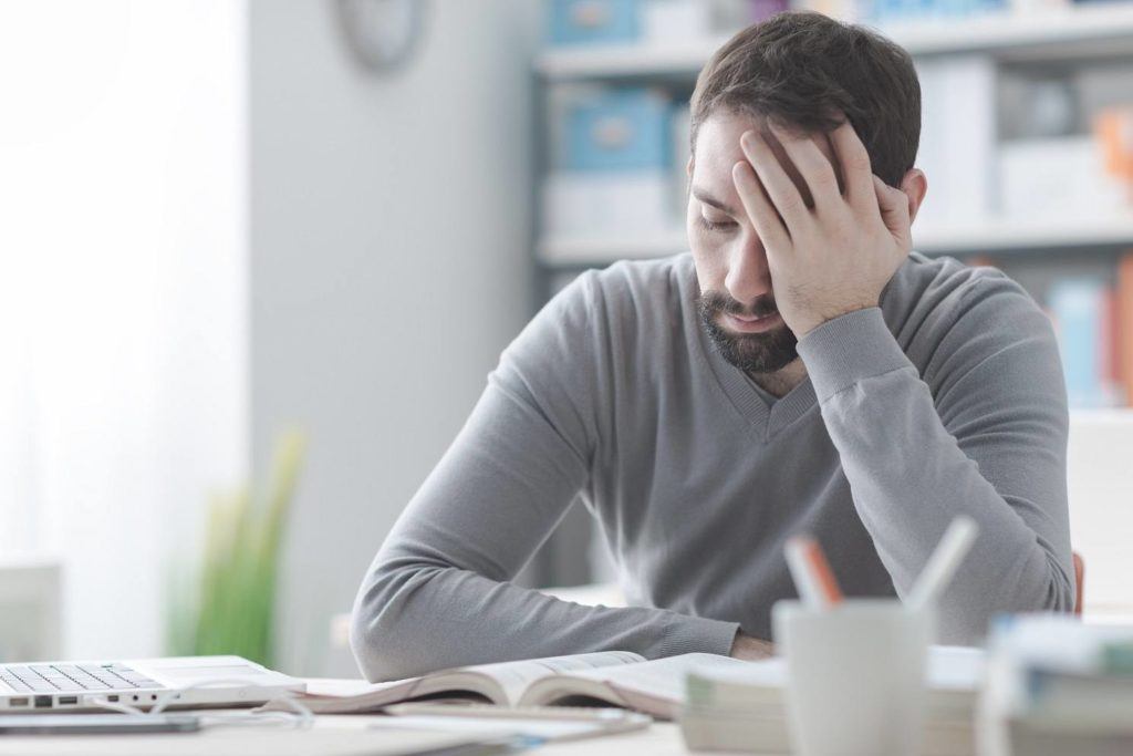 Desmotivação no trabalho: como lidar com o desânimo